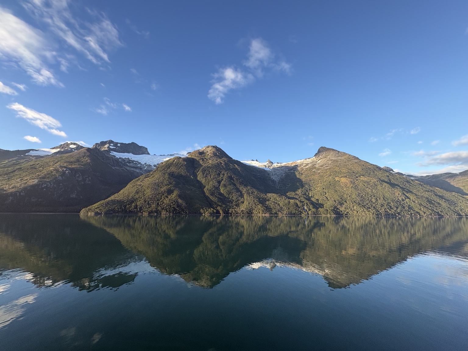Fjord reflet miroir